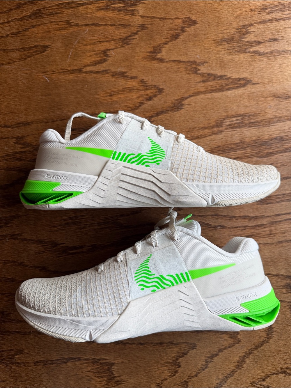 Nike White & Neon Green Cross-Training Sneakers Metcon 8